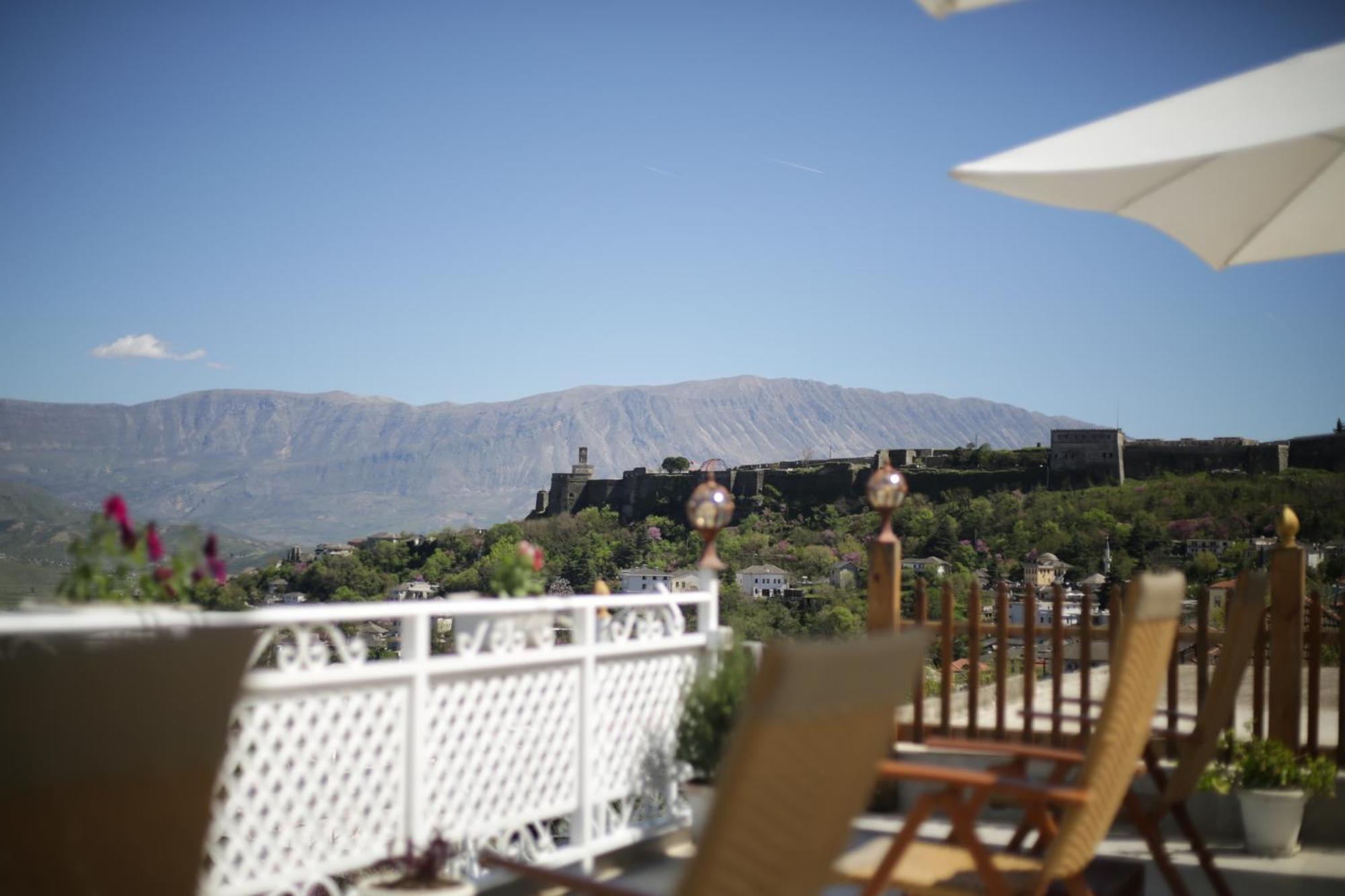 Guest House Juald Gjirokastër Buitenkant foto