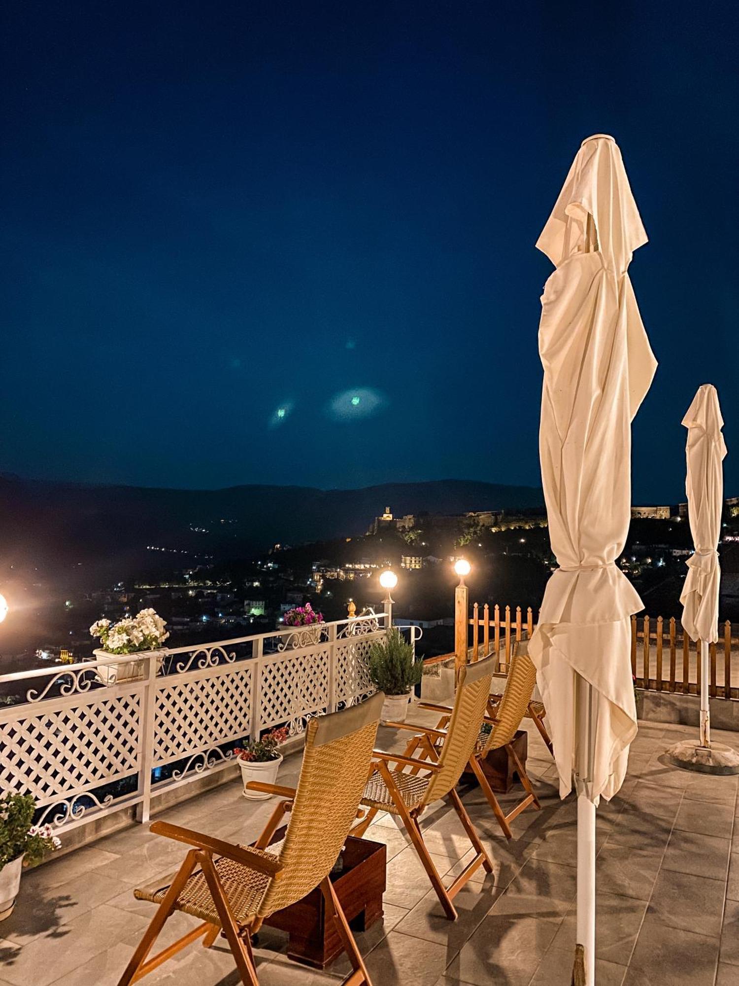 Guest House Juald Gjirokastër Buitenkant foto