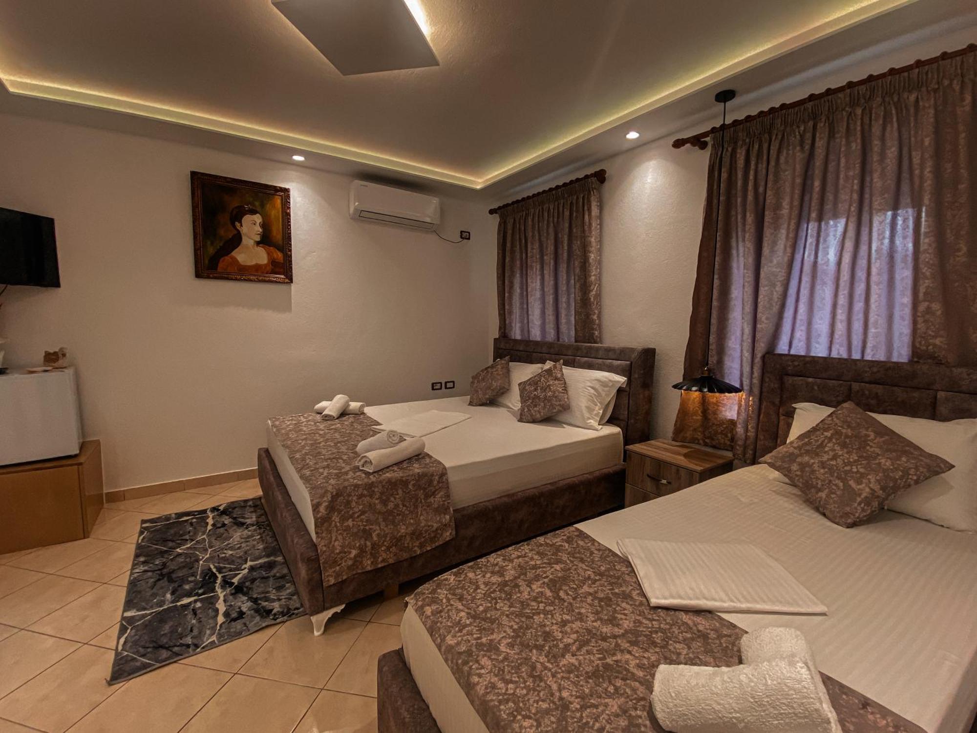 Guest House Juald Gjirokastër Buitenkant foto